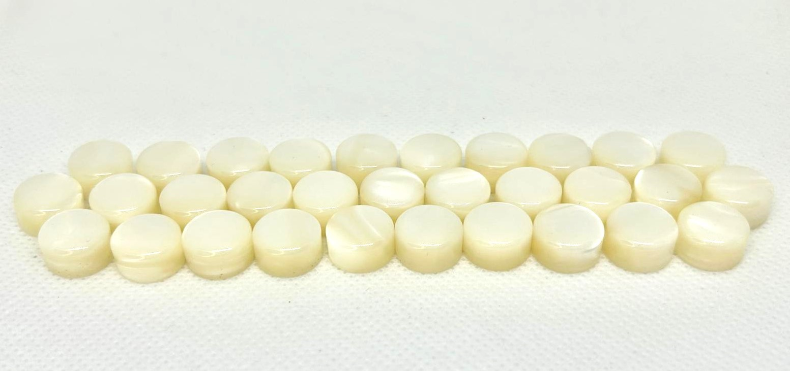 Accordion Buttons White Pearl (no screw)